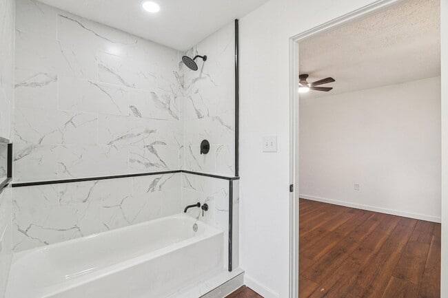 Building Photo - 385 Alta Vista Dr