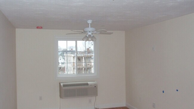 Building Photo - 20 W Rosseter St