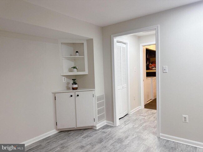 Building Photo - 15427 Beachwater Ct