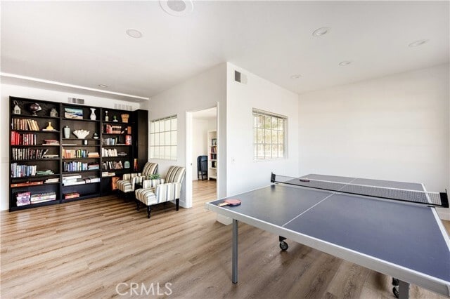 Building Photo - 10 Corniche Dr