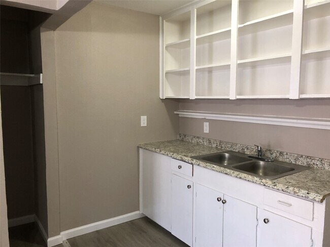 Building Photo - 1756 W Main St