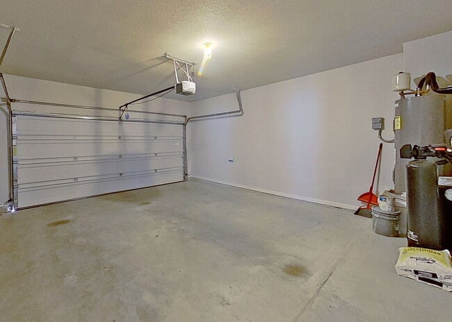 Building Photo - Beautiful 3 Bedroom Home with Open Layout ...