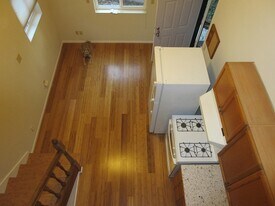 Kitchen with dining area - 316 Chester St