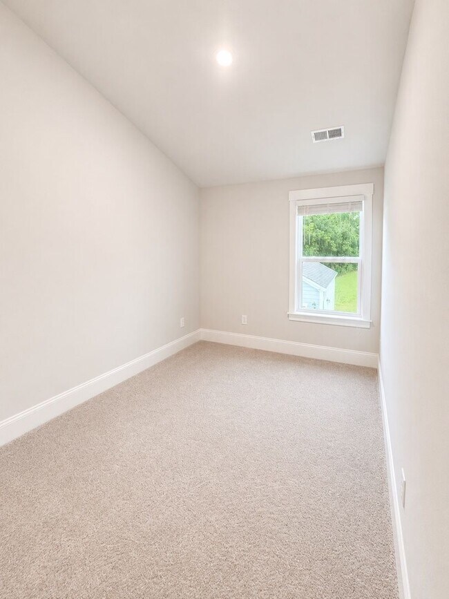 Building Photo - 114 Midmills Ln
