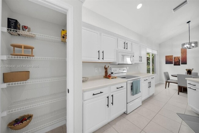 Building Photo - 8864 Ventura Way