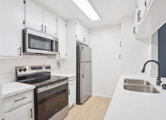 Interior Photo - 245 South Serrano Ave