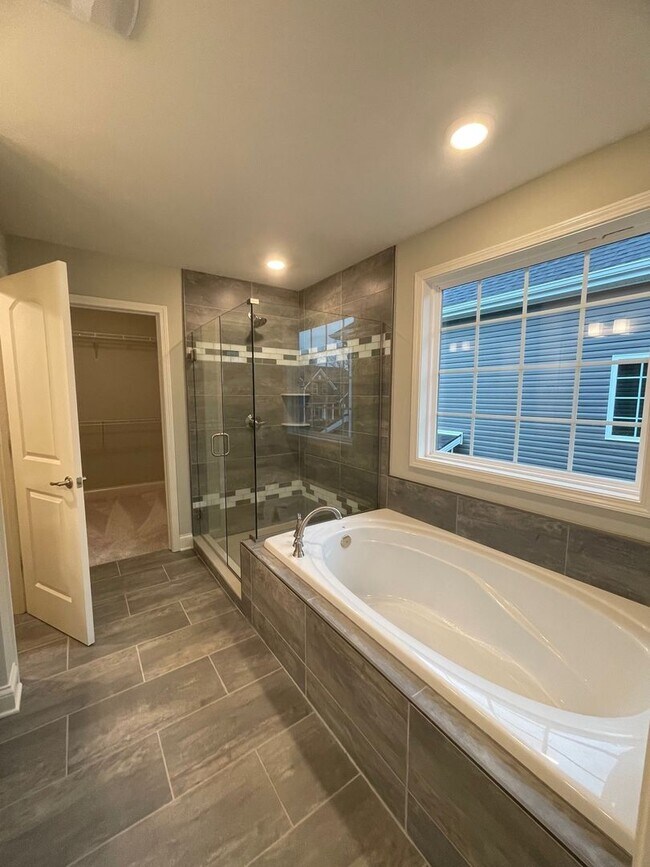 Building Photo - Gorgeous Custom New Build Home!