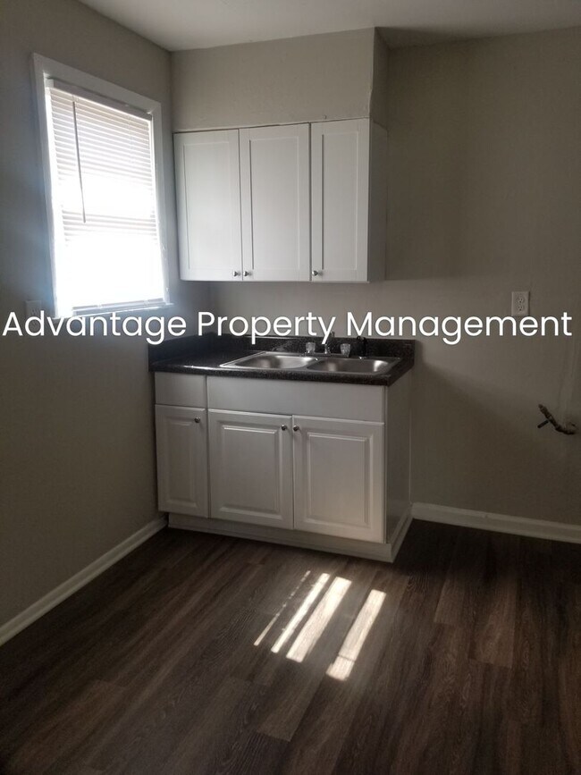 Building Photo - Come see this Newly Renovated Duplex In Hyde Park Area