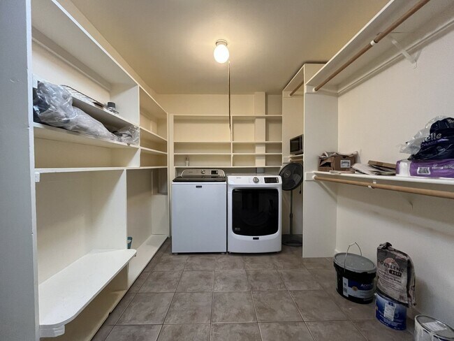 Building Photo - Spacious 1 Bedroom ADU Steps to OHSU with Soaking Tub, Rain Shower, and Treeline Views