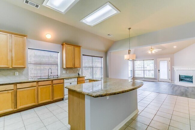Building Photo - 16802 Village View Trail