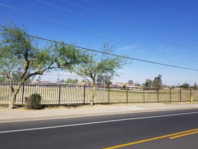 Building Photo - FANTASTIC FIRST FLOOR 2 BEDROOMS AND 1 BATHROOM PLUS PRIVATE BACKYARD