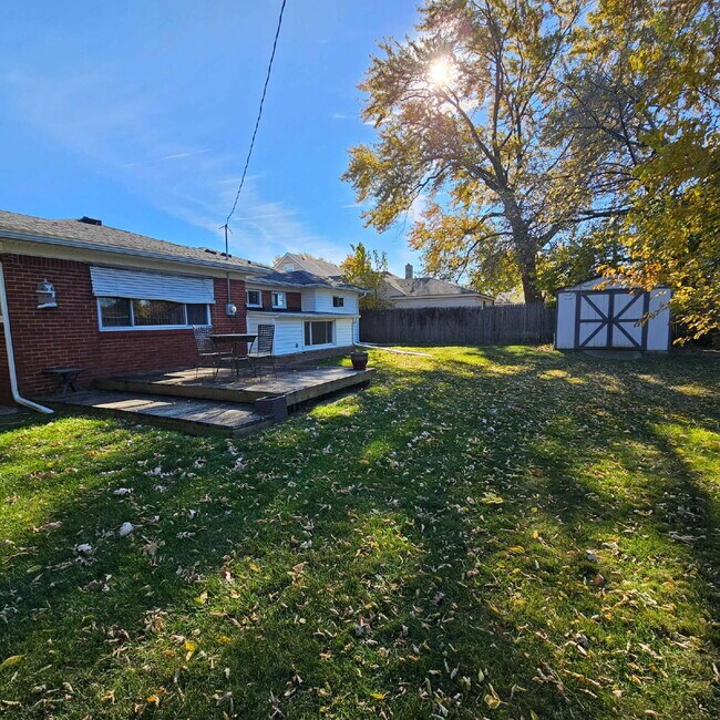 Building Photo - 3 Bedroom, 1.5 Bath Brick Ranch with Attac...