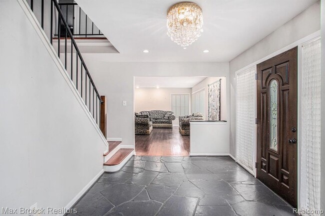 Building Photo - 5622 Powder Horn Dr