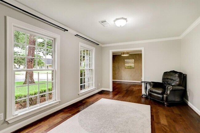 Building Photo - 12731 Trail Hollow Dr