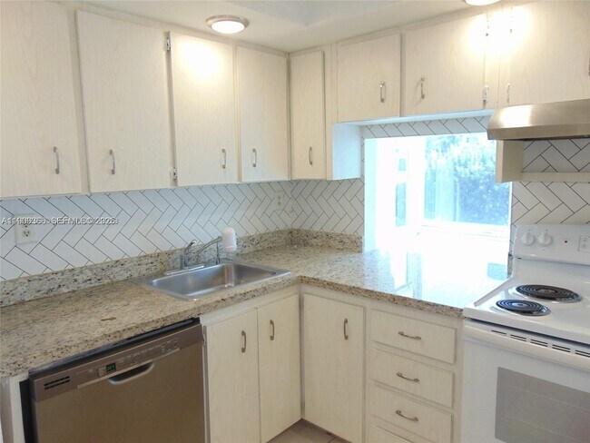 Building Photo - 250 180th Dr