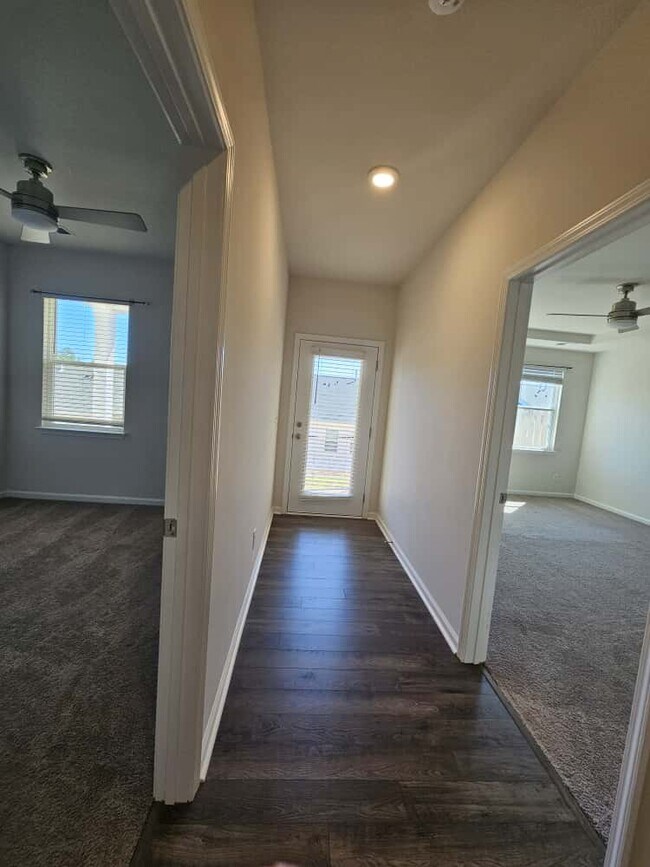 Building Photo - 369 Highline Trl