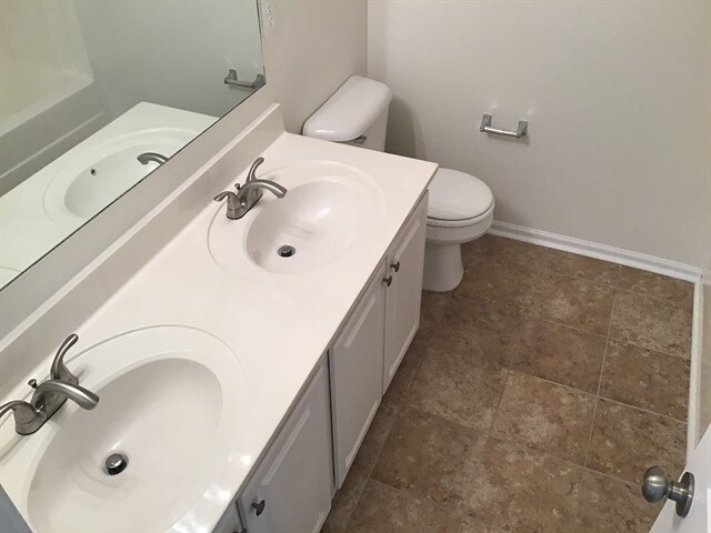 Building Photo - 2840 Meadow Gln