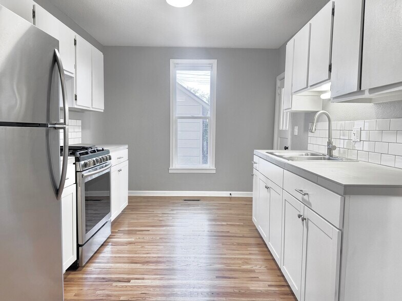 Building Photo - 2124 W College Ave