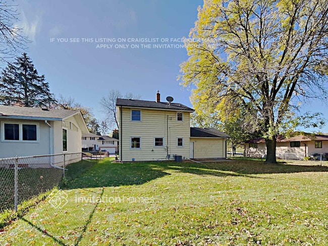 Building Photo - 2155 Edgebrook Ave