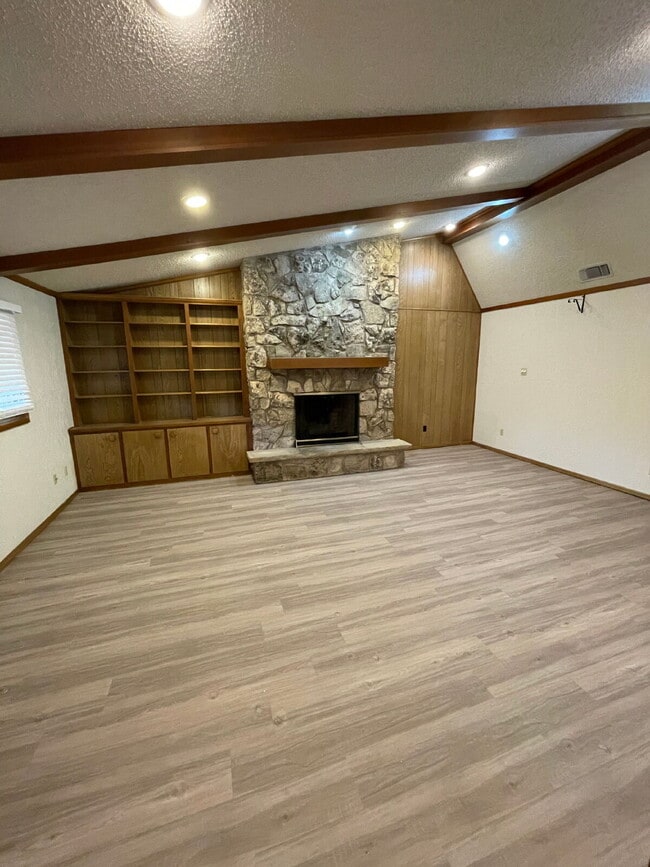 Building Photo - Beautiful Large Home with Basement