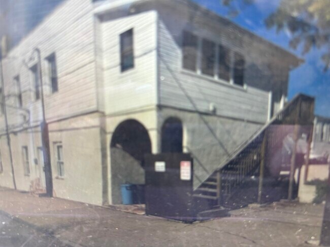 Building Photo - 178 Orient St