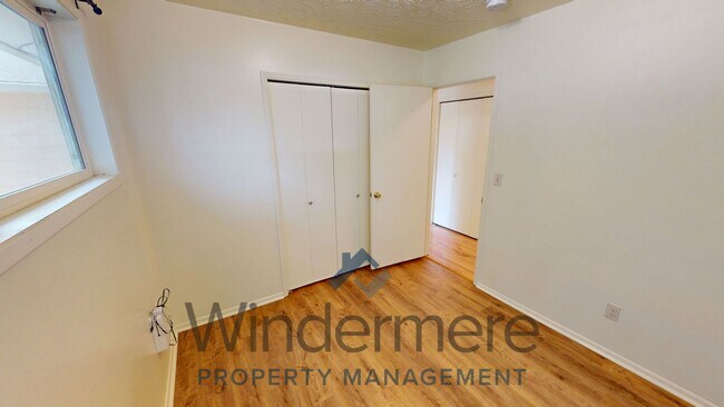 Building Photo - 151 E Maple St