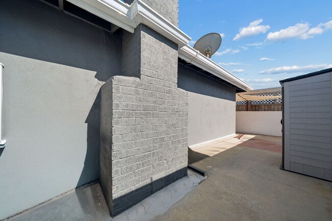 Building Photo - 2018 Plant Ave
