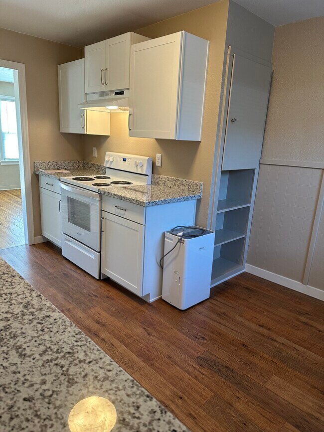 Building Photo - 230 Laurel St