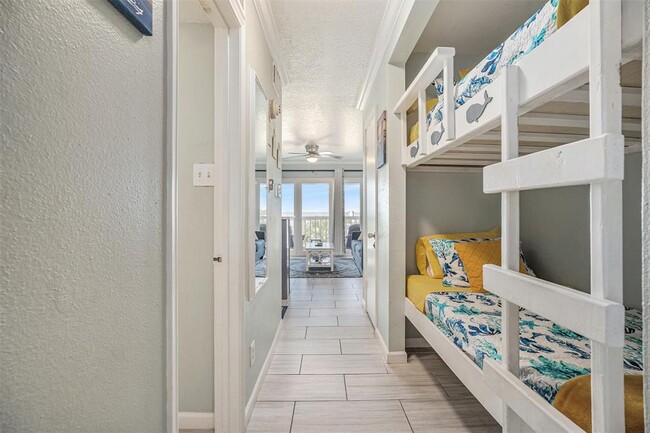 Building Photo - 6300 Seawall Blvd
