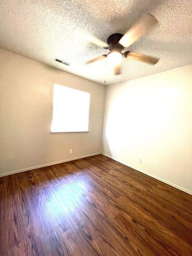 Building Photo - Updated 4 Bedroom Home