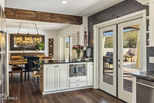 Building Photo - 221 W Sweetwater Ave