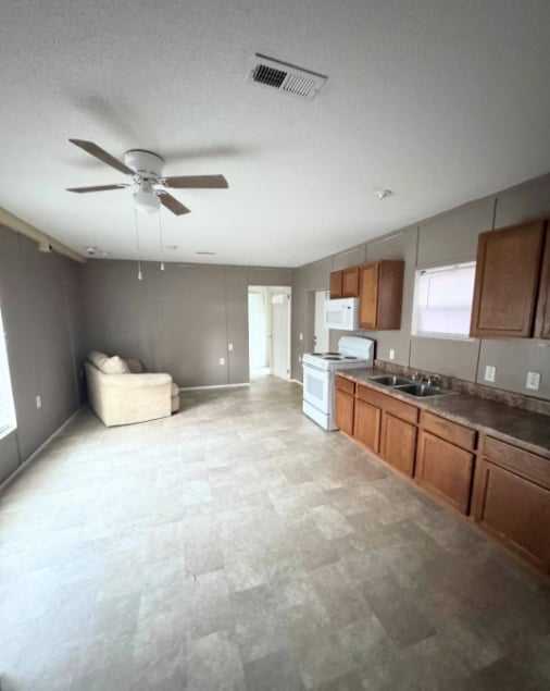 Building Photo - 12106 Diana Dr