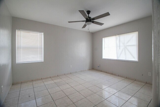 Building Photo - 15 N Oxalis Dr