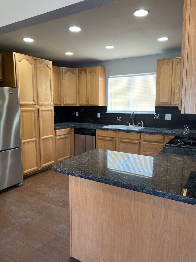 Building Photo - 401 Tiger Lily Way