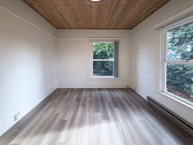 Building Photo - 577 Madison St