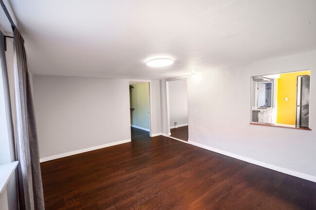 Building Photo - Charming Single-Family Home – Sunroom, Garage & Huge Private Yard