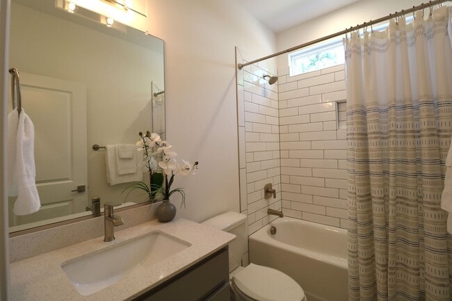 Building Photo - 772 Gibb St