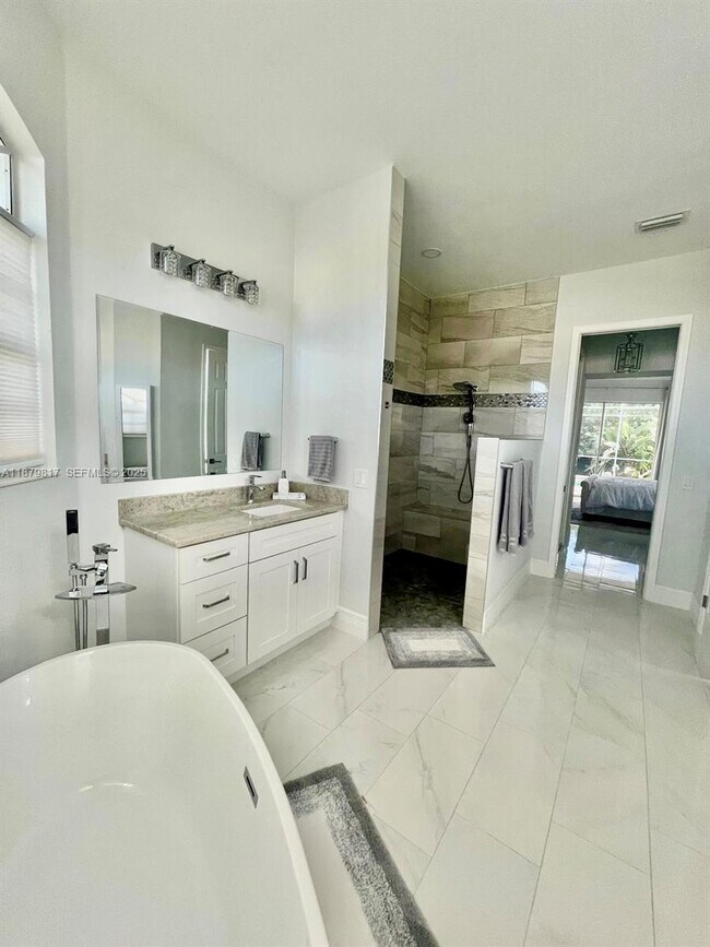 Building Photo - 8268 Southwind Bay Cir