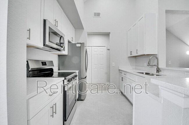 Building Photo - 6005 Westgate Dr