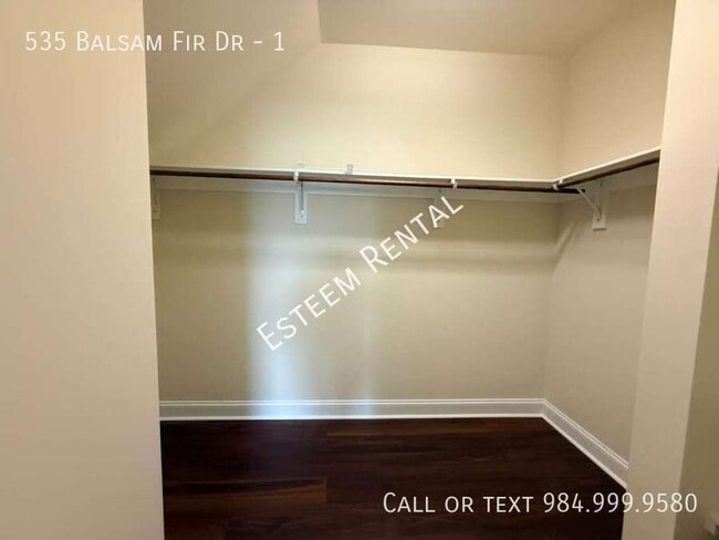 Building Photo - 535 Balsam Fir Dr