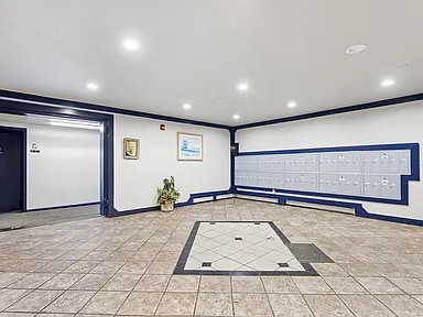 Building Photo - 921 W Spencer St