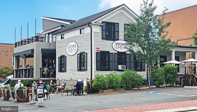 Building Photo - 2010 N Westmoreland St