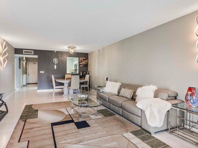 Building Photo - 14527 Bonaire Blvd