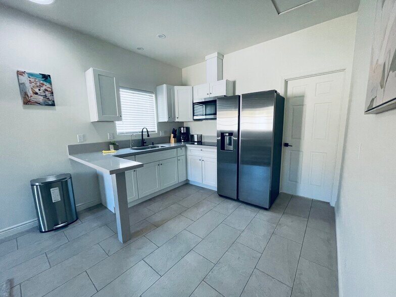 Building Photo - 53670 Avenida Velasco