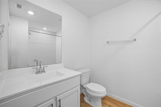 Building Photo - 445 Mustang Dr