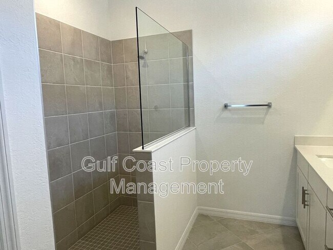Building Photo - 11308 Pinot Dr