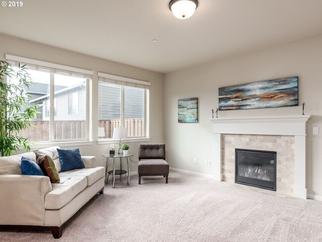 Building Photo - 4 Bedroom Home on Quiet Street w/Office on Main Level!