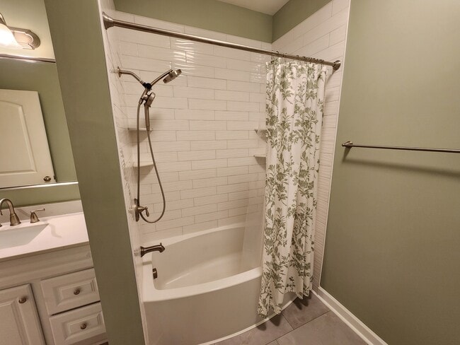 Building Photo - 7104 W Friendly Ave