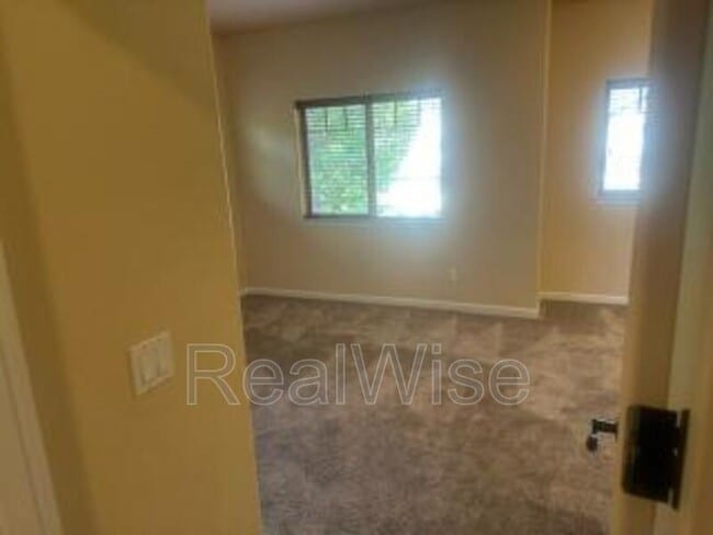 Building Photo - 1709 SE Softwood Way