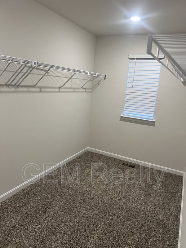 Building Photo - 3275 White Tail Drive